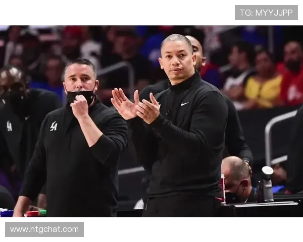 卢指导称湖人表现优秀但仍有骗犯规问题 卢指导称湖人表现优秀但仍有骗犯规问题